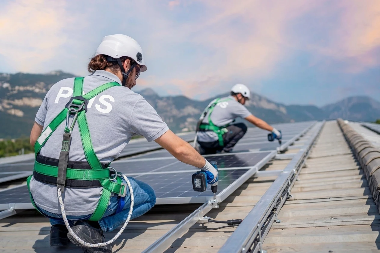 Équipe PNS technicien RGE installation panneaux solaires à Montpellier